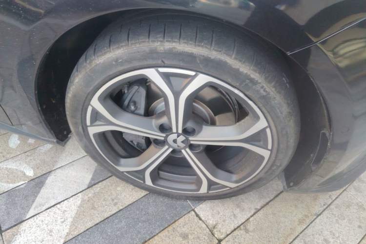 Used Nio ET5 2022 75 kWh Right Front Wheel Hub