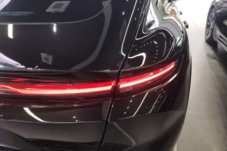 Used Nio ET5 2022 75 kWh Right Rear Taillight