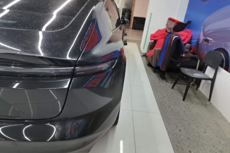Used Nio ET5 2022 75 kWh Right Rear Taillight