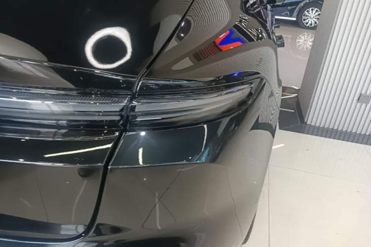 Used Nio ET5 2022 75 kWh Right Rear Taillight