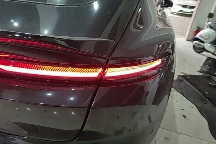 Used Nio ET5 2022 75 kWh Right Rear Taillight