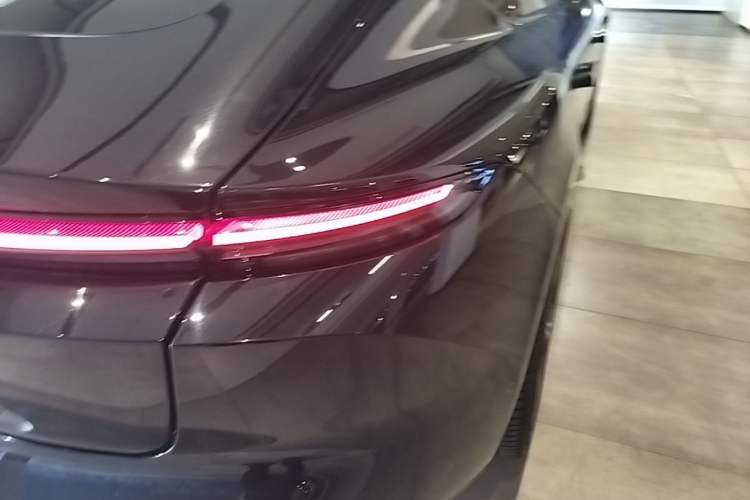 Used Nio ET5 2022 75 kWh Right Rear Taillight