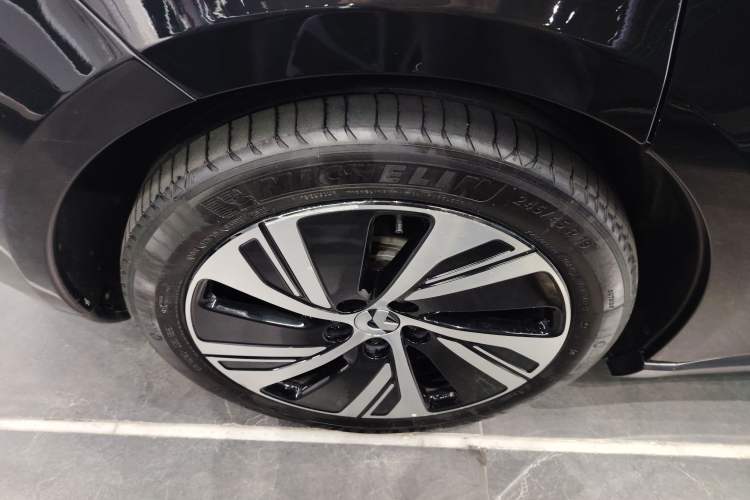 Used Nio ET5 2022 75 kWh Right Rear Wheel Hub