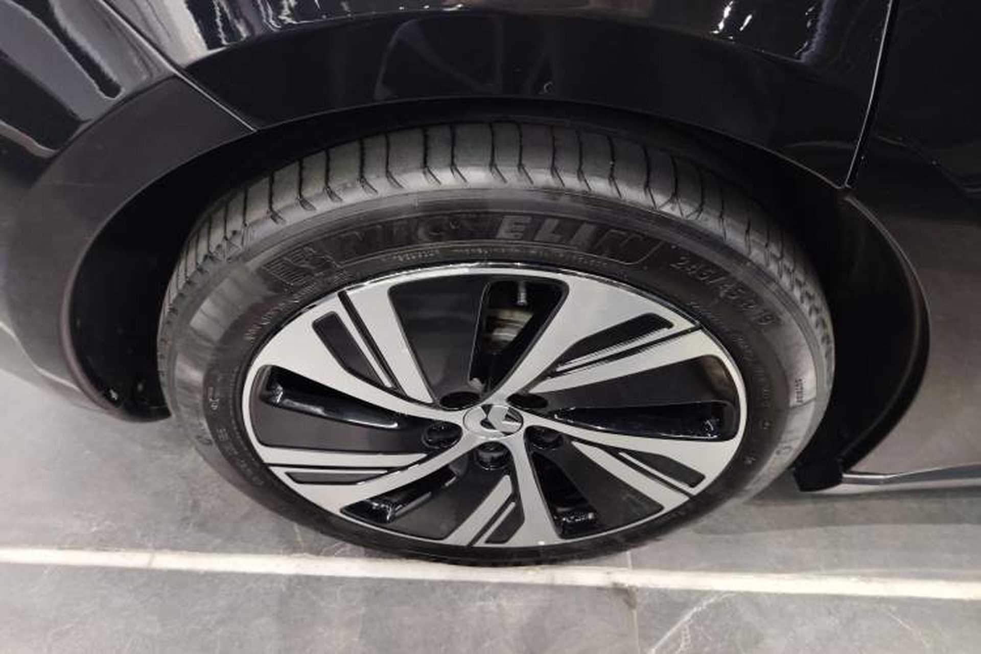 Used Nio ET5 2022 75 kWh Right Rear Wheel Hub