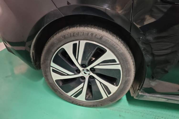 Used Nio ET5 2022 75 kWh Right Rear Wheel Hub