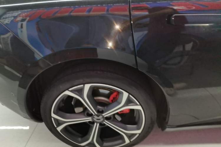 Used Nio ET5 2022 75 kWh Right Rear Wheel Hub