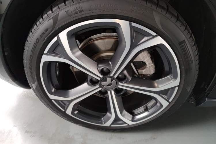 Used Nio ET5 2022 75 kWh Right Rear Wheel Hub