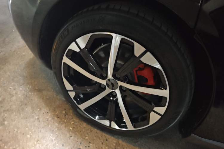 Used Nio ET5 2022 75 kWh Right Rear Wheel Hub