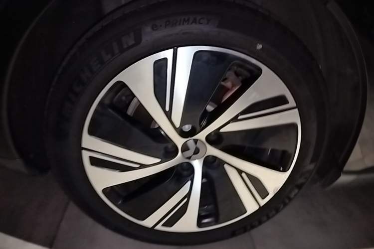 Used Nio ET5 2022 75 kWh Right Rear Wheel Hub