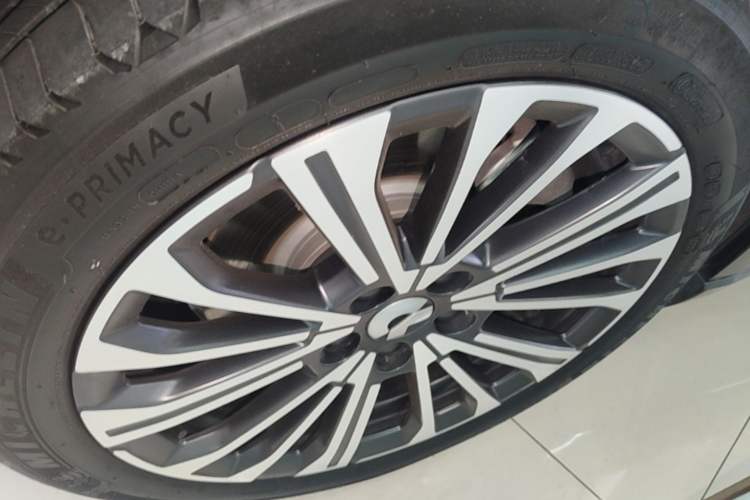 Used Nio ET5 2022 75 kWh Right Rear Wheel Hub