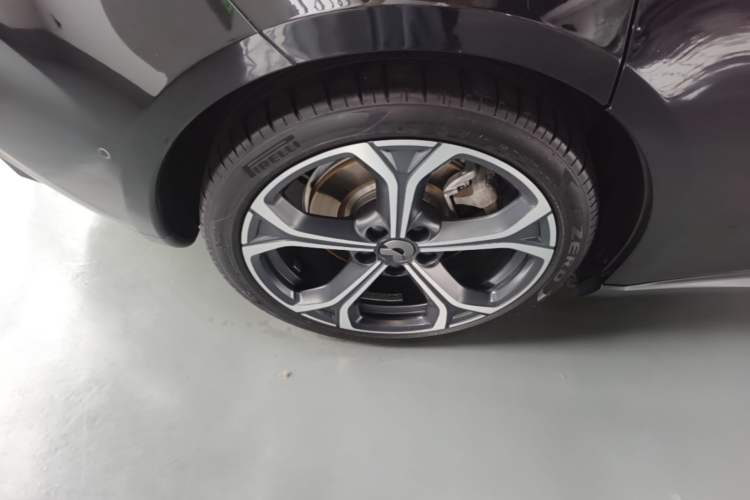Used Nio ET5 2022 75 kWh Right Rear Wheel Hub