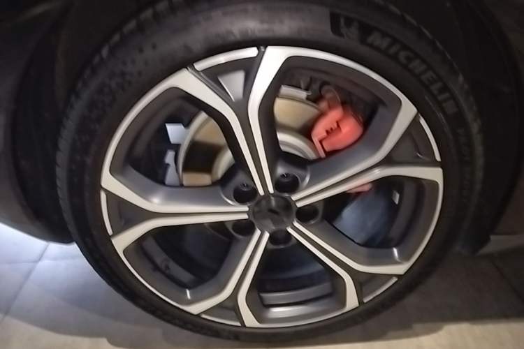 Used Nio ET5 2022 75 kWh Right Rear Wheel Hub