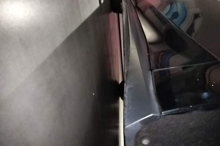 Used Nio ET5 2022 75 kWh Right Side Sill