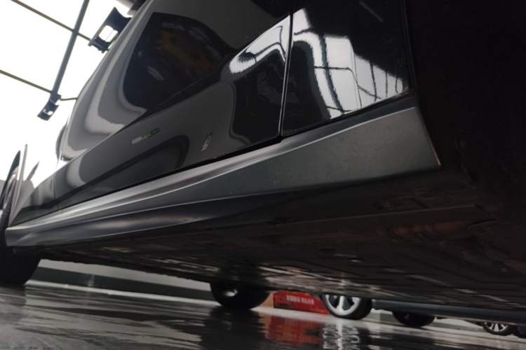 Used Nio ET5 2022 75 kWh Right Side Sill