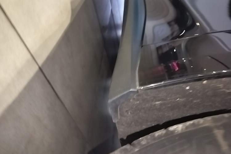 Used Nio ET5 2022 75 kWh Right Side Sill
