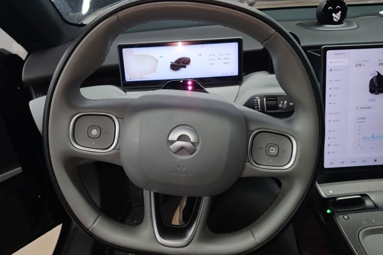 Used Nio ET5 2022 75 kWh Steering Wheel