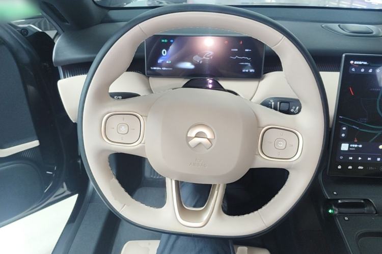 Used Nio ET5 2022 75 kWh Steering Wheel