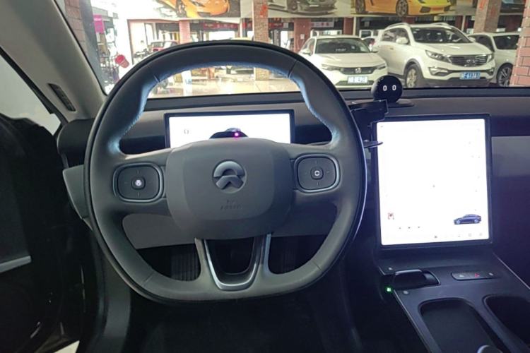 Used Nio ET5 2022 75 kWh Steering Wheel