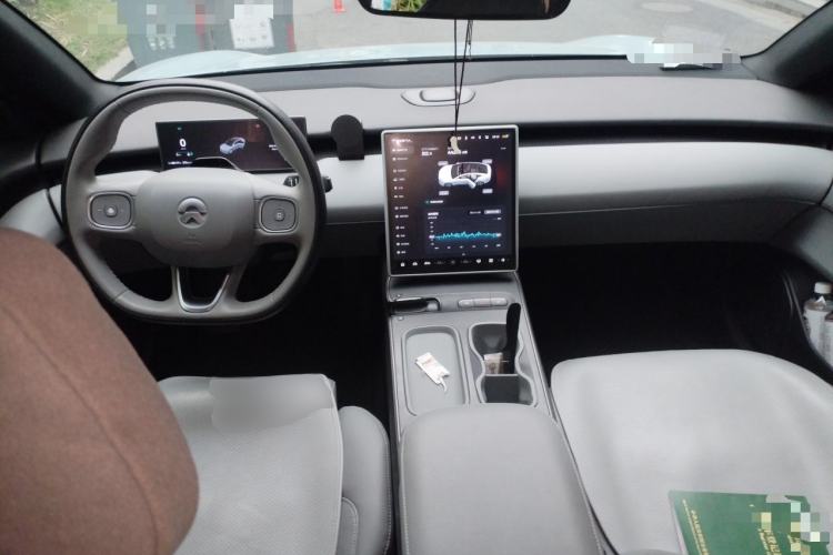 Used Nio ET5 2022 75 kWh Center Console