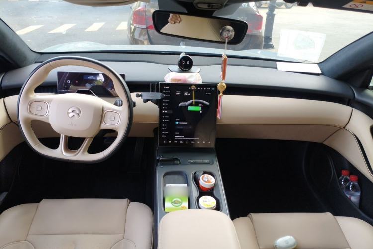 Used Nio ET5 2022 75 kWh Center Console