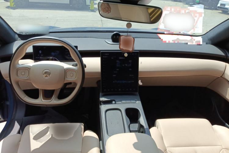 Used Nio ET5 2022 75 kWh Center Console