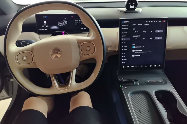 Used Nio ET5 2022 75 kWh Center Console