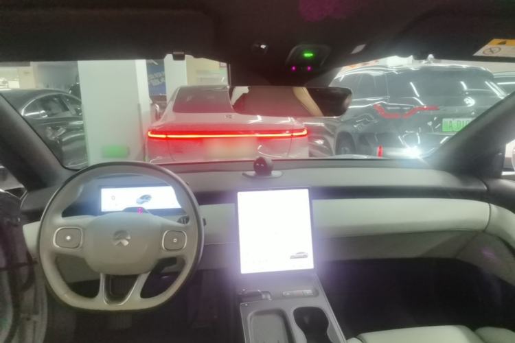 Used Nio ET5 2022 75 kWh Center Console