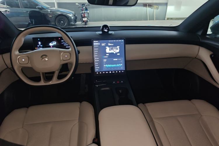 Used Nio ET5 2022 75 kWh Center Console