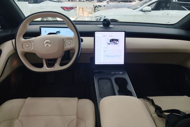 Used Nio ET5 2022 75 kWh Center Console