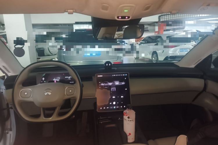 Used Nio ET5 2022 75 kWh Center Console