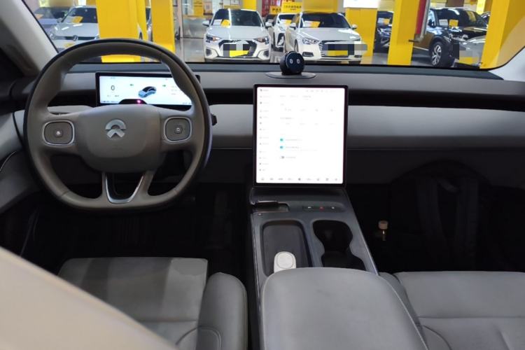 Used Nio ET5 2022 75 kWh Center Console