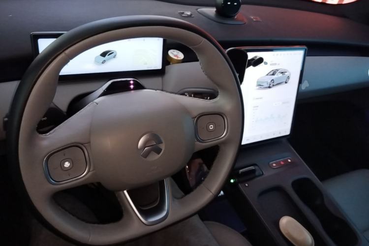 Used Nio ET5 2022 75 kWh Center Console