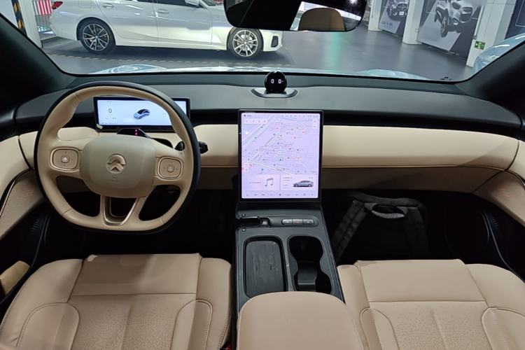 Used Nio ET5 2022 75 kWh Center Console