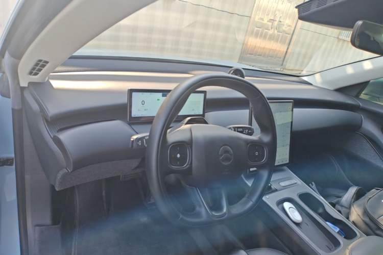 Used Nio ET5 2022 75 kWh Center Console