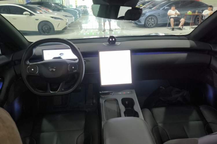 Used Nio ET5 2022 75 kWh Center Console