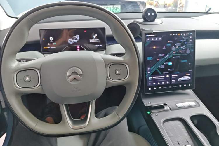 Used Nio ET5 2022 75 kWh Center Console