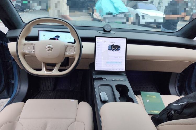 Used Nio ET5 2022 75 kWh Center Console