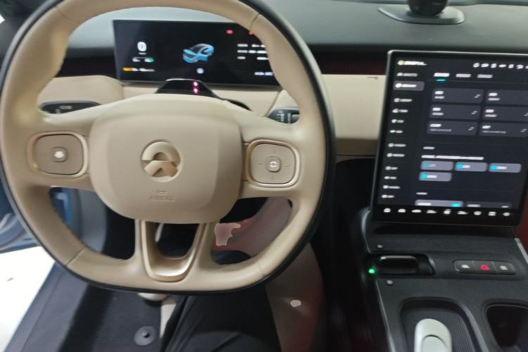 Used Nio ET5 2022 75 kWh Center Console