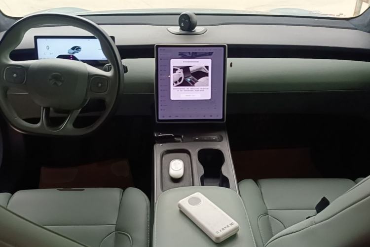 Used Nio ET5 2022 75 kWh Center Console