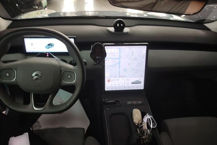 Used Nio ET5 2022 75 kWh Center Console
