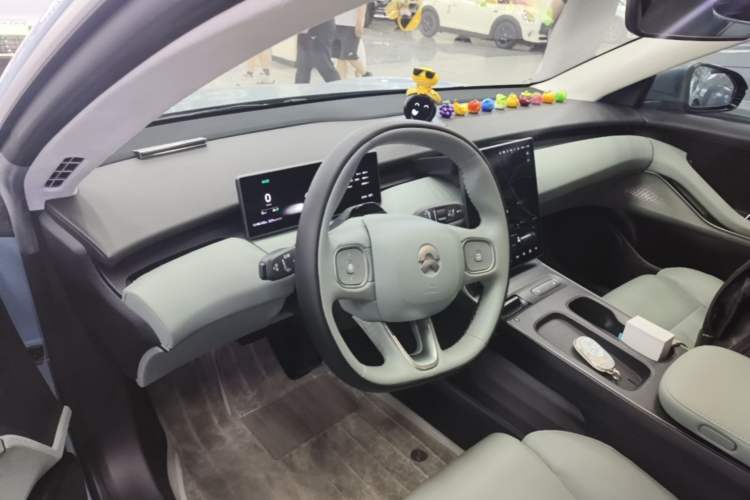 Used Nio ET5 2022 75 kWh Center Console