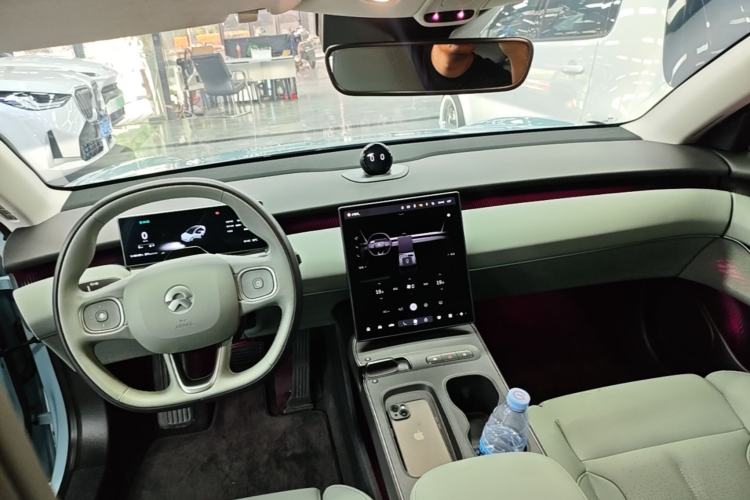 Used Nio ET5 2022 75 kWh Center Console