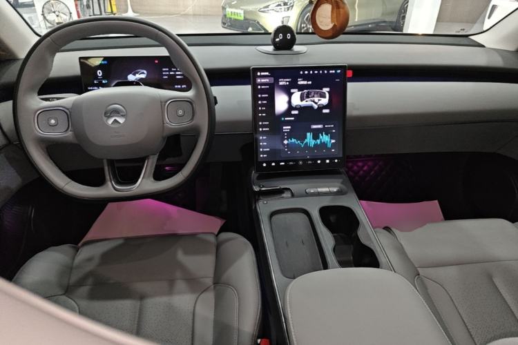 Used Nio ET5 2022 75 kWh Center Console