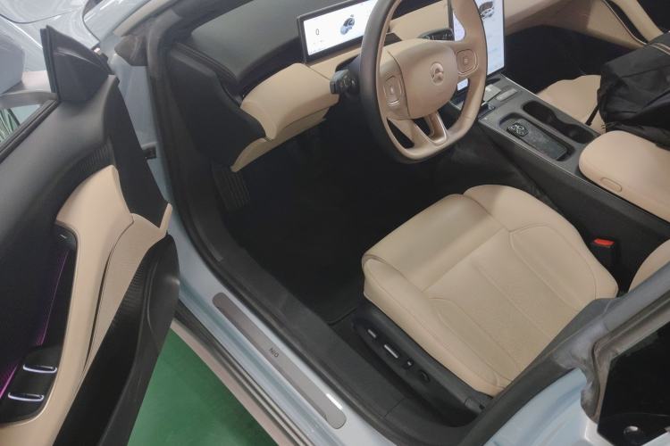 Used Nio ET5 2022 75 kWh Driver Seat
