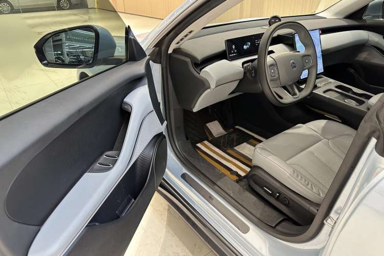 Used Nio ET5 2022 75 kWh Driver Seat