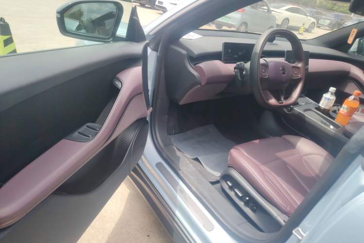 Used Nio ET5 2022 75 kWh Driver Seat
