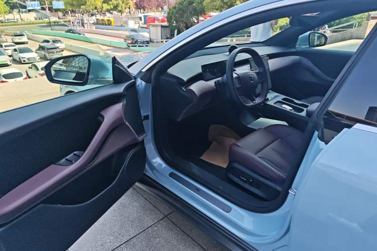 Used Nio ET5 2022 75 kWh Driver Seat