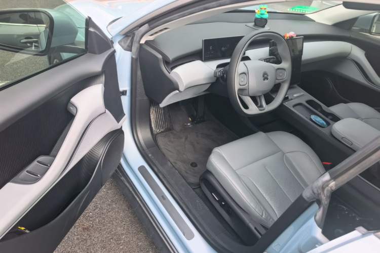 Used Nio ET5 2022 75 kWh Driver Seat