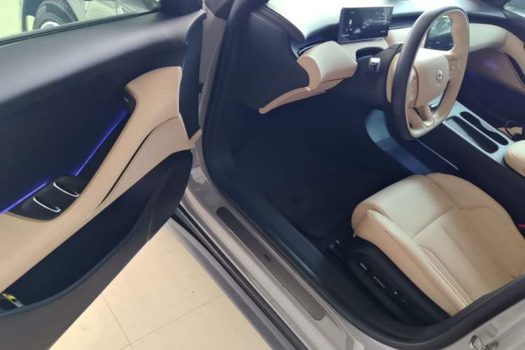Used Nio ET5 2022 75 kWh Driver Seat