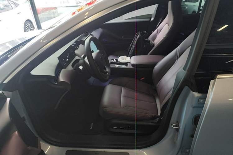 Used Nio ET5 2022 75 kWh Driver Seat